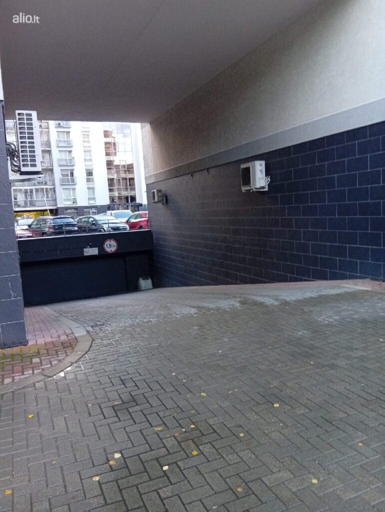 siaures-miestelis-parkingas-nuoma